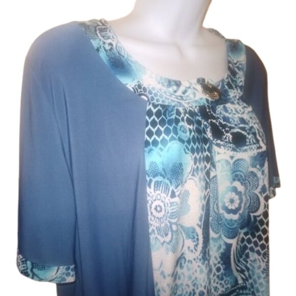 Blue and White Dressy Stretch Top Fits 1X - Picture 2 of 2